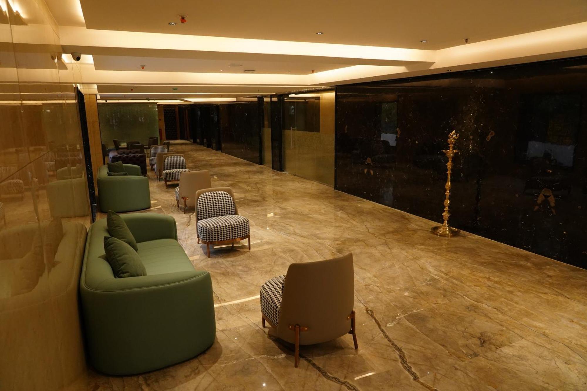 Hotel The Kings Park Grand-Near Us Consulate Madrás Exterior foto